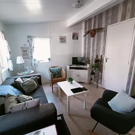 Chalet Chalet-dordogne B10 Château Le Verdoyer - Champs Romain, Dordogne Puyhardy (Dordogne)