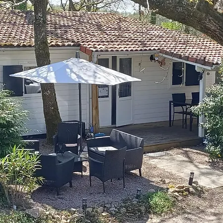 Chalet-dordogne B10 Chateau Le Verdoyer - Champs Romain, Dordogne شاليه *